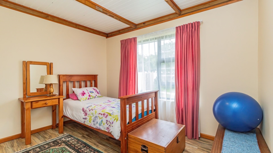 6 Bedroom Property for Sale in Aalwyndal Western Cape